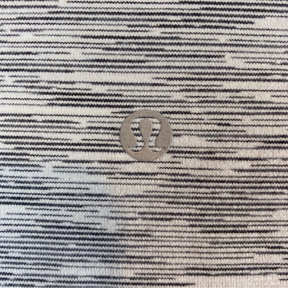 Lululemon Wunder Under Crop II Scallop 23" in We Are From Space Size 6. - Picture 9 of 15